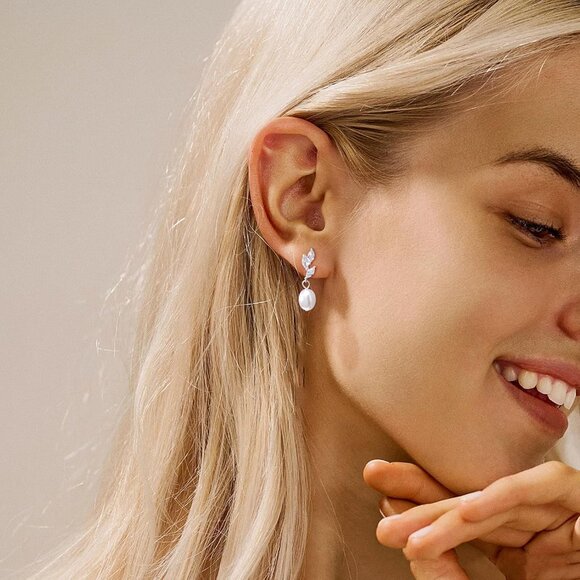 Women's Lightweight Pearl Drop Dangle Earrings Elegant Casual Jewelry - Picture 4 of 9